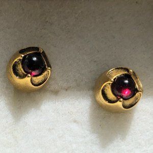 MMA Vintage garnet earrings